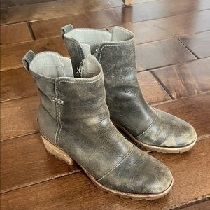 Sorel Dark Gray Suede Ankle Boots